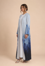 ⁦Elegant open abaya with a soft sky-blue to deep navy watercolor gradient and artistic brushstroke effect⁩ - الصورة ⁦3⁩