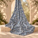 ⁦Elegant botanical print featuring delicate navy and soft blue blossoms intertwined with graceful branches on a warm ivory background.⁩ - الصورة ⁦2⁩